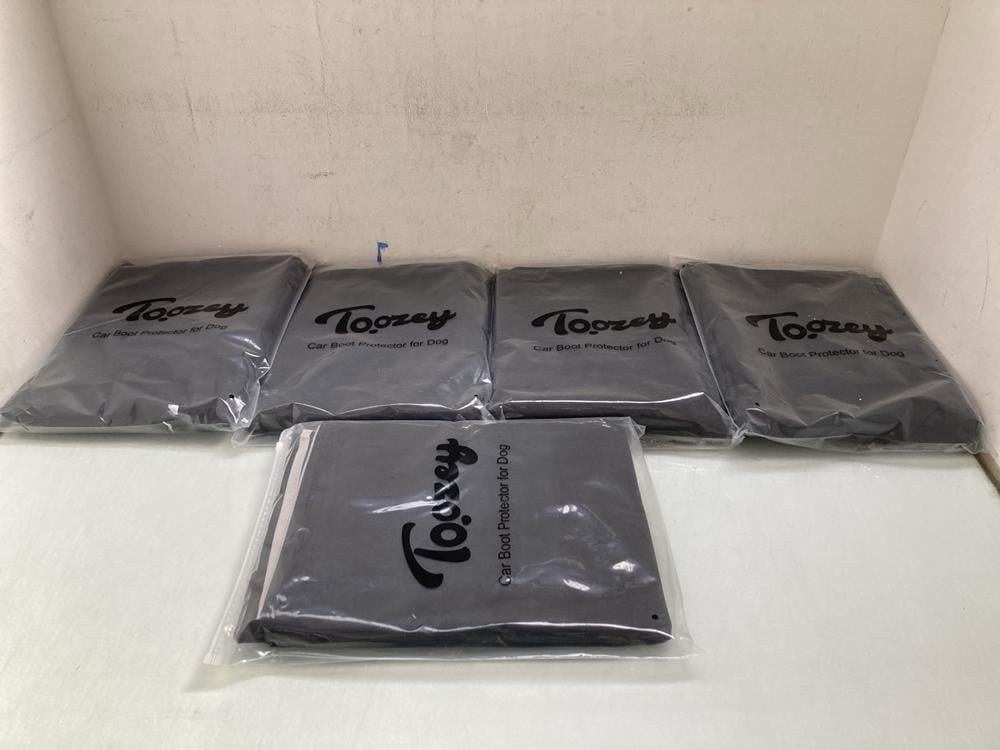 5 X TOOZEY CAR BOOT PROTECTORS FOR DOGS IN BLACK: 