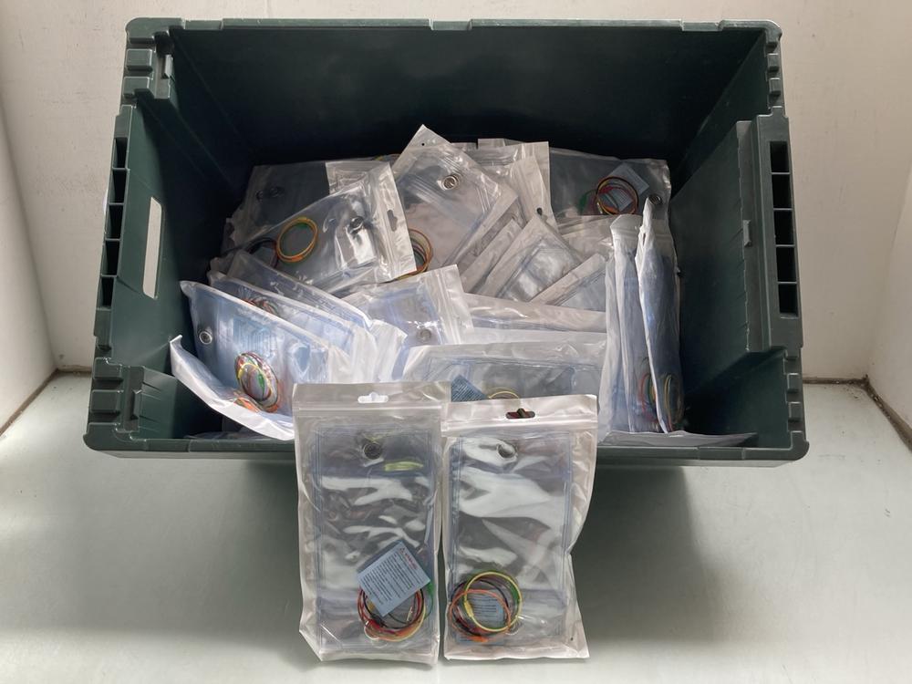 QTY OF CRUISE 6 PIECE LUGGAGE TAGS IN CLEAR: LOCAT