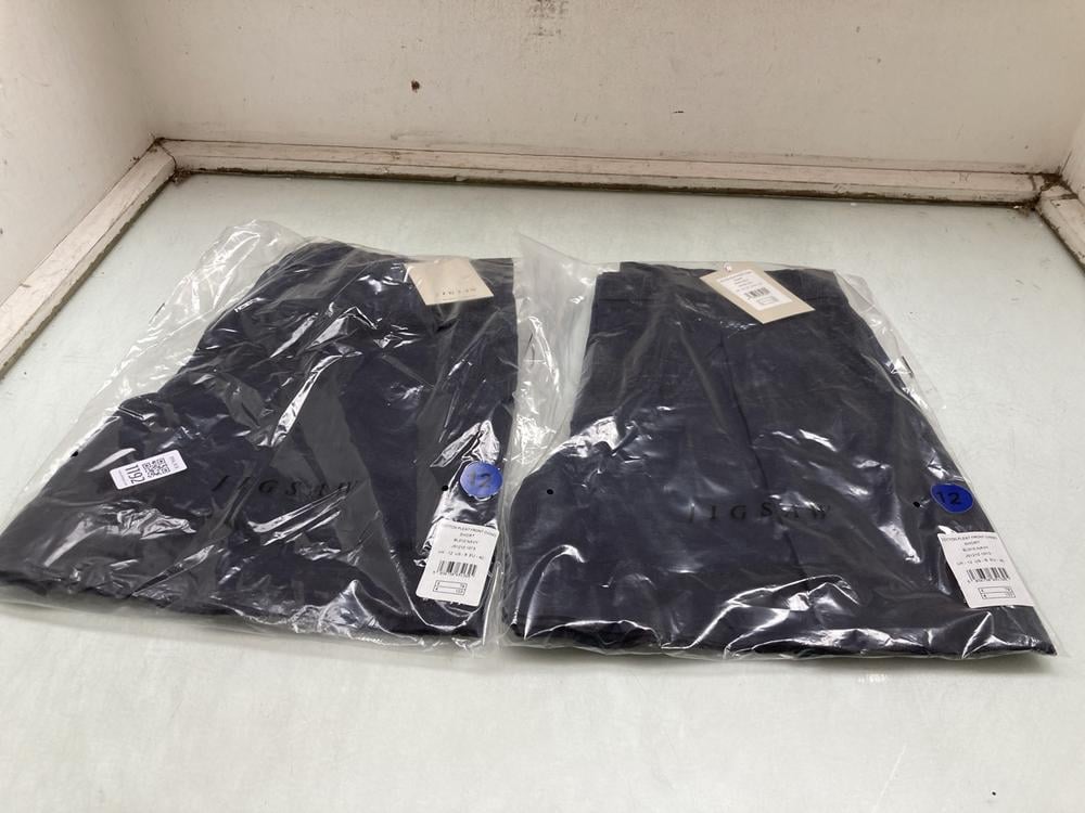 2 X JIGSAW COTTON PLEAT FRONT CHINO SHORTS IN NAVY