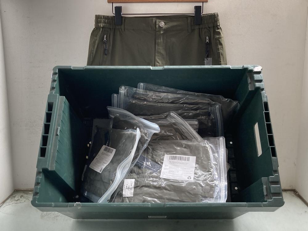 QTY OF MENS OUTDOOR GREEN CARGO SHORTS IN VARIOUS 