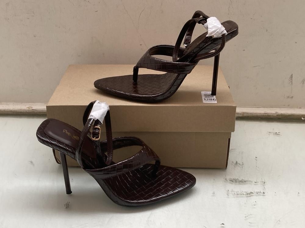 PRETTY LITTLE THING EMBOSSED TOE THONG SLINGBACK H