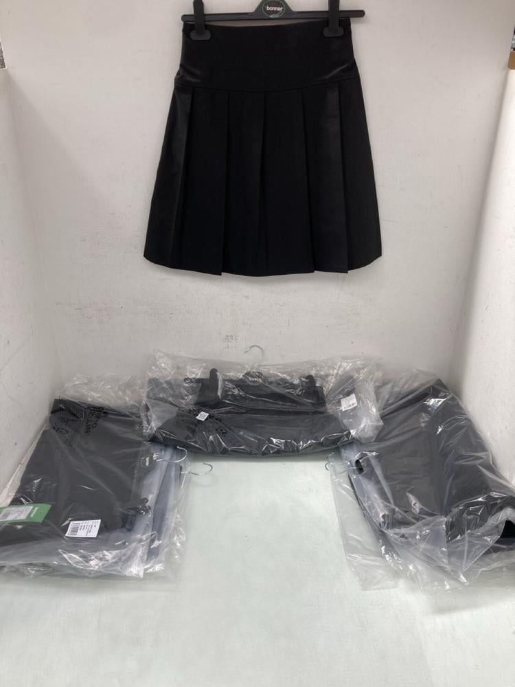 6 X ASSORTED BLACK FULL PLEATED SKIRTS IN VARIOUS 