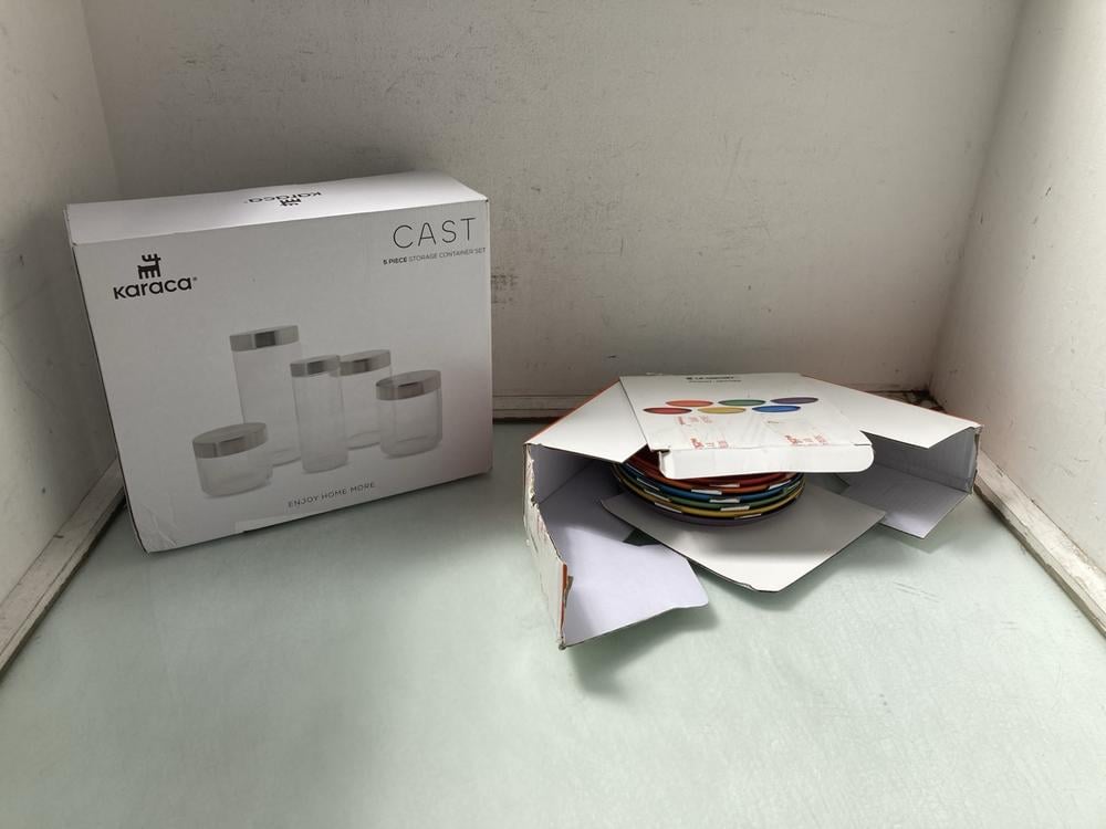LE CREUSET SET OF 6 STONEWARE PLATE SET TO INCLUDE