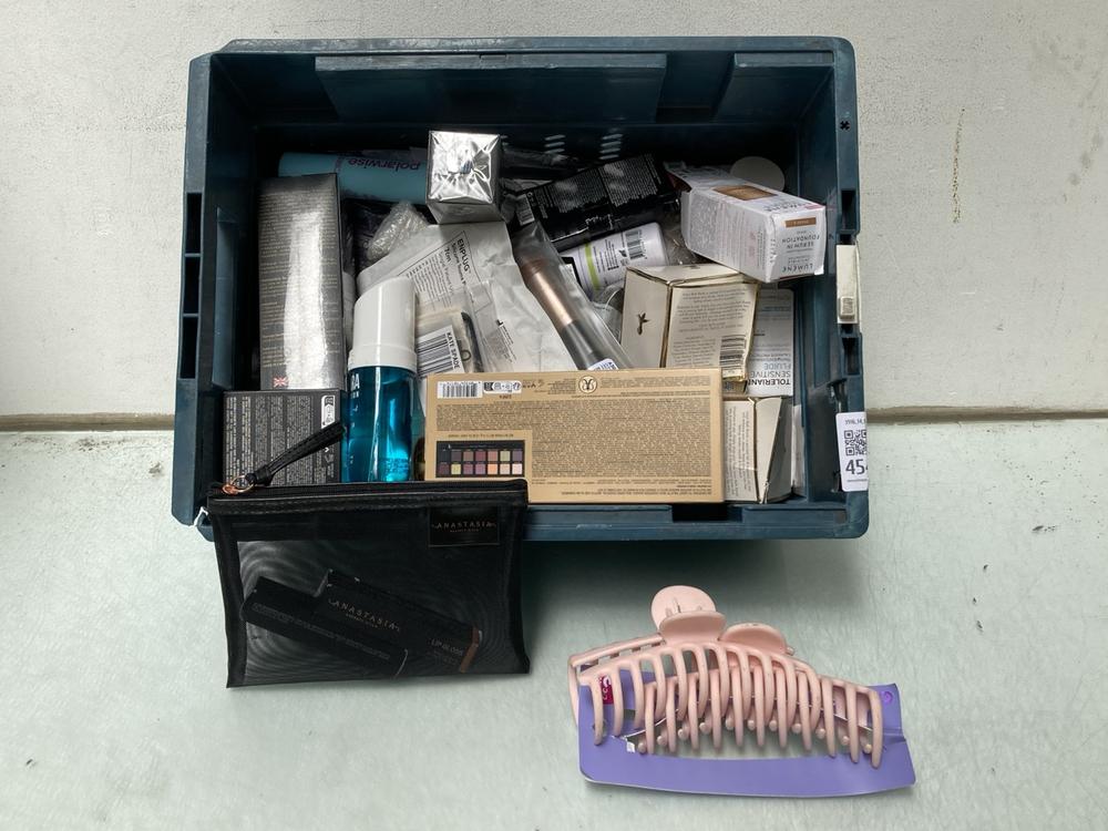 QTY OF ASSORTED BEAUTY ITEMS TO INCLUDE ANASTASIA 