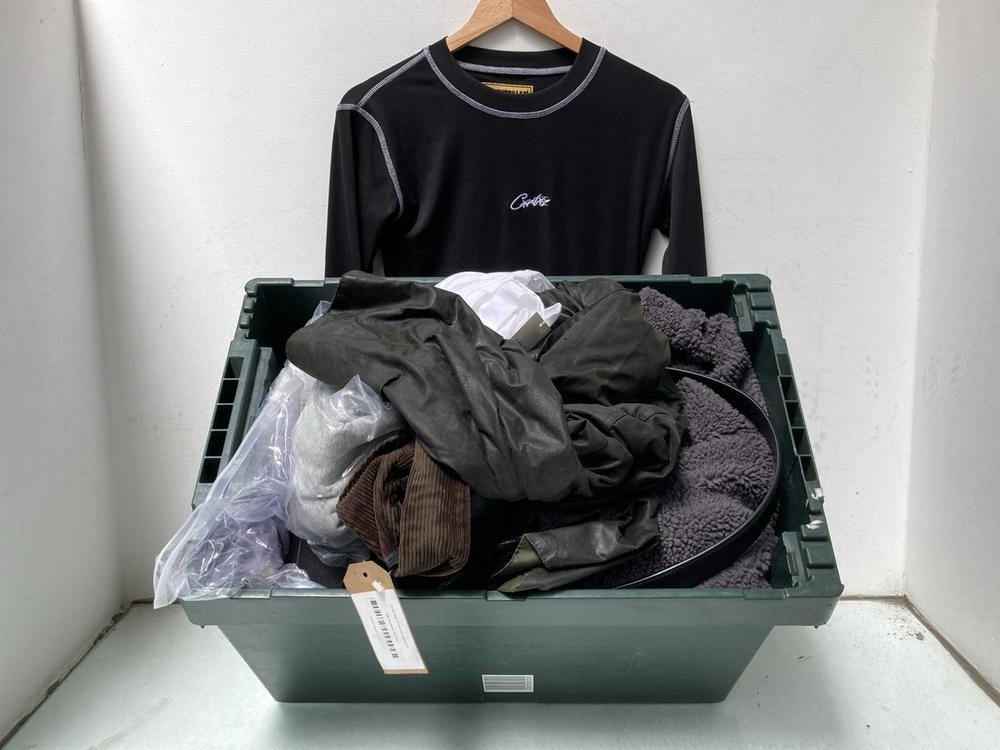 QTY OF ASSORTED MENS CLOTHING ITEMS TO INCLUDE NIK