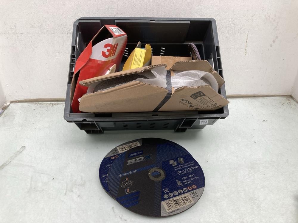 QTY OF ASSORTED HARDWARE ITEMS TO INCLUDE 3M 180MM