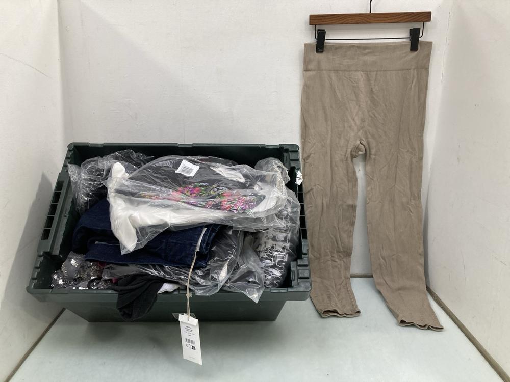QTY OF ASSORTED CLOTHING ITEMS TO INCLUDE RALPH LA