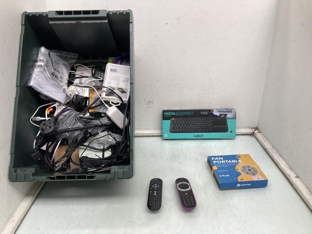 QTY OF ASSORTED TECH ITEMS TO INCLUDE LOGITECH K40