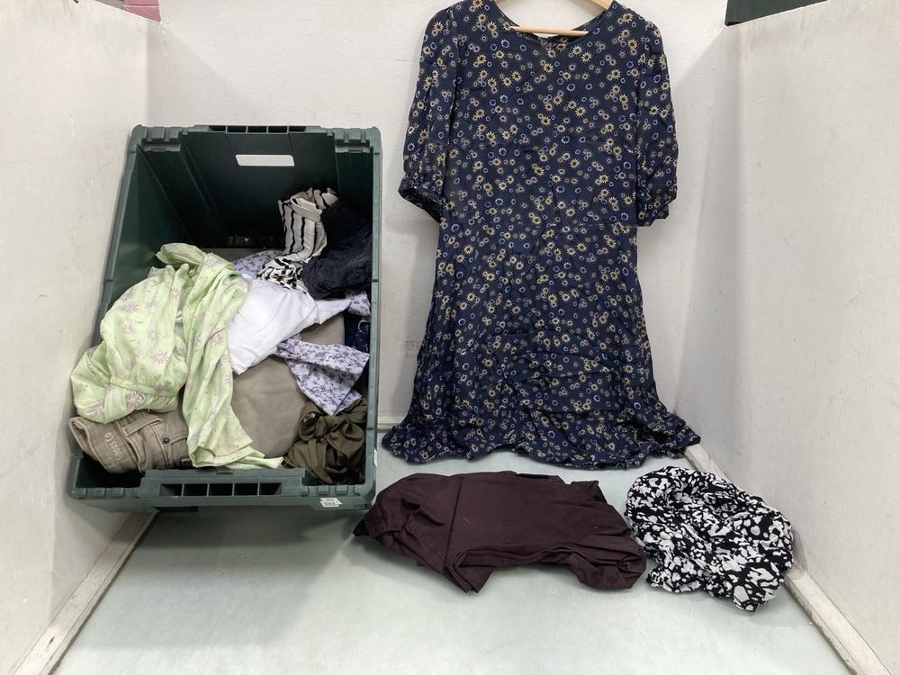 QTY OF ASSORTED CLOTHING ITEMS TO INCLUDE JEFF BAN