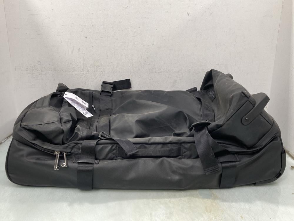 EASTPAK TRANSIT LARGE WHEELED HOLDALL IN BLACK: LO