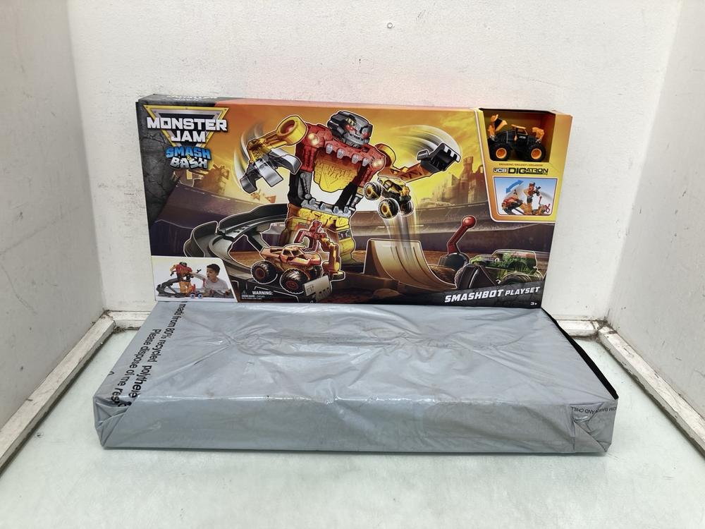 2 X MONSTER JAM SMASH BASH PLAYSET: LOCATION - B29
