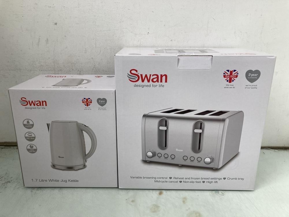SWAN 1.7 LITRE WHITE JUG KETTLE TO INCLUDE SWAN FO