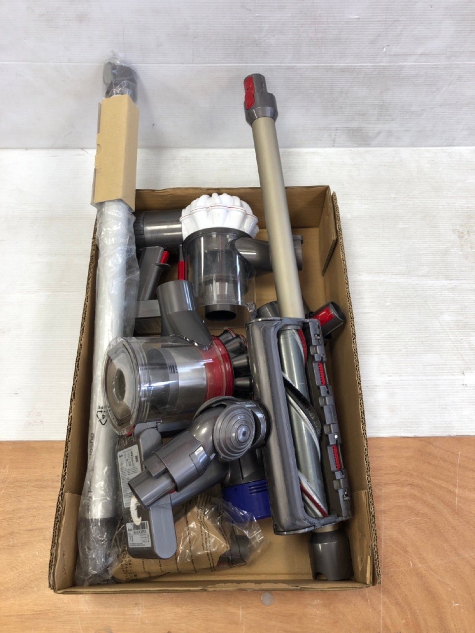 John Pye Auctions BOX OF DYSON VACUUM CLEANER ACCESSORIES