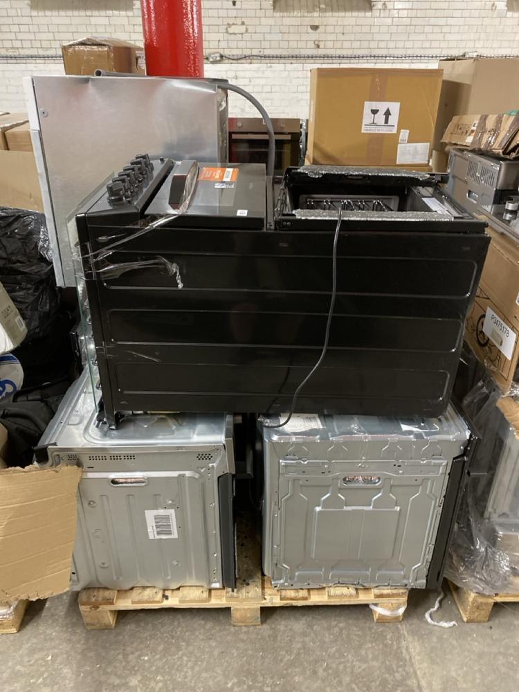 PALLET OF ITEMS TO INCLUDE HOTPOINT COOKER (SMASHE
