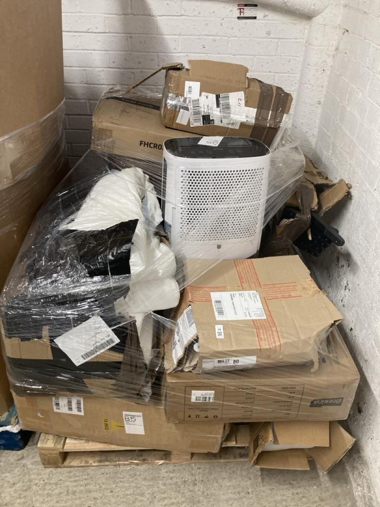 PALLET OF ITEMS TO INCLUDE BREEINS UMBRELLA BASE (