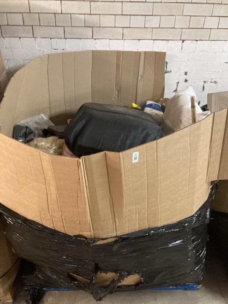 PALLET OF ITEMS TO INCLUDE VIRACARE ADULT PULL UP 