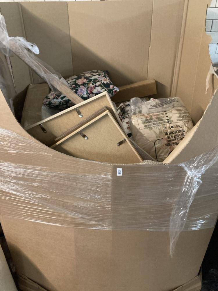 PALLET OF ITEMS TO INCLUDE FLOWER PATTERN CUSHION 