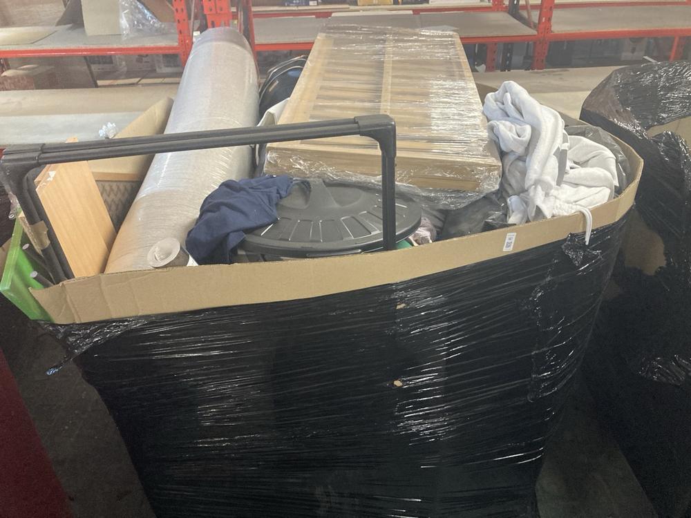 PALLET OF ITEMS TO INCLUDE MODA NOVA BAG (COLLECTI