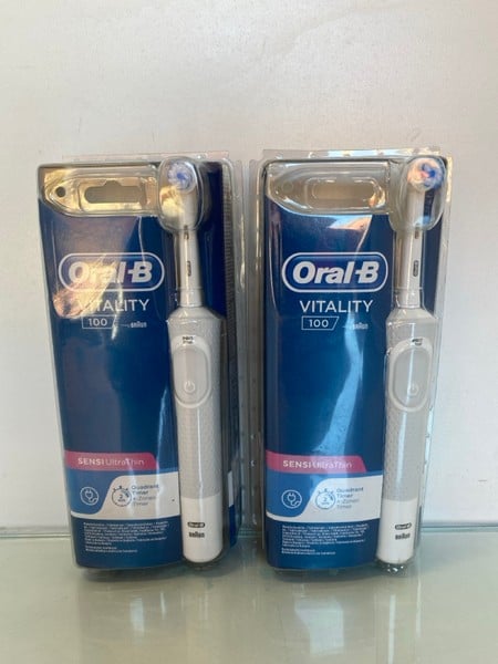 2 X ORAL-B VITALITY 100 ELECTRIC TOOTHBRUSHES (SEA