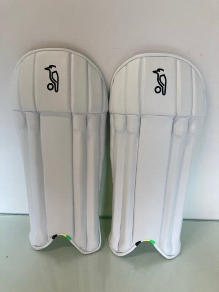 PAIR OF KOOKABURRA PRO-TEC CRICKET KNEE PADS