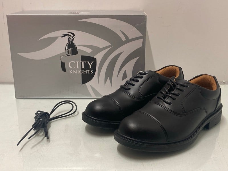 PAIR OF STERLING SAFETY BLACK SHOES - UK SIZE 5