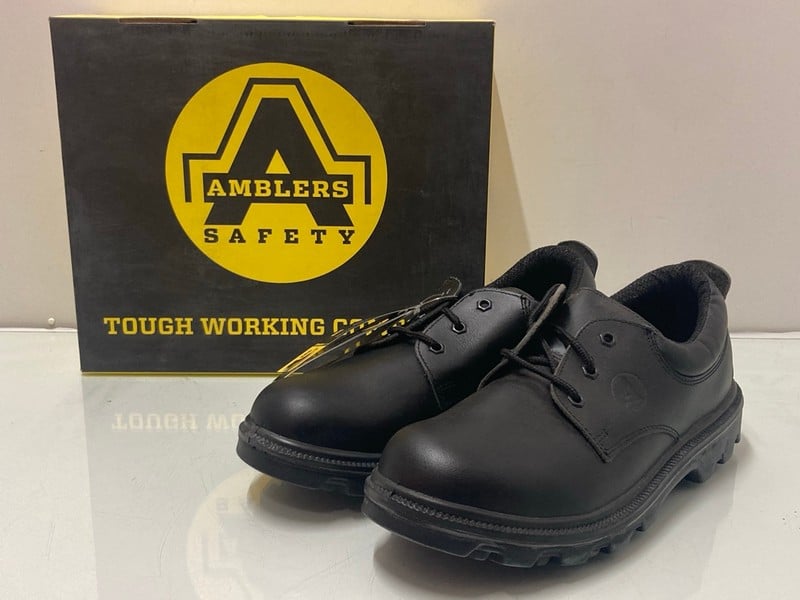 PAIR OF AMBLERS BLACK SAFETY SHOES - UK SIZE 10