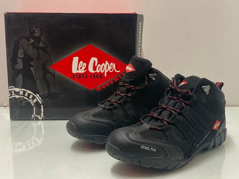 PAIR OF LEE COOPER SAFETY BOOTS - UK SIZE 7
