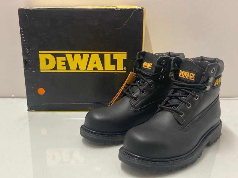 PAIR OF DEWALT BLACK SAFETY BOOTS - UK SIZE 6