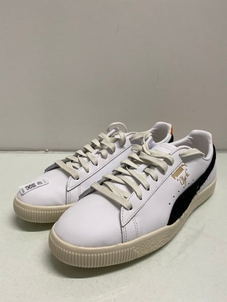 PAIR OF PUMA CLYDE WHITE TRAINERS - UK SIZE 9.5
