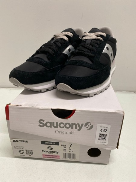 PAIR OF SAUCONY BLACK TRAINERS - UK SIZE 5