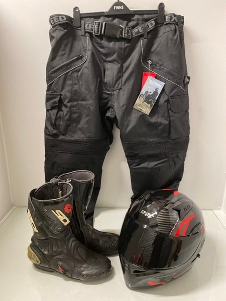MOTORCYCLE BUNDLE TO INC TEXPEED TROUSERS, SIDI BO