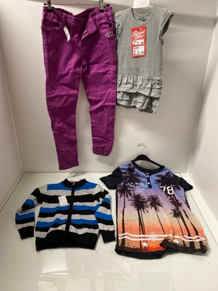 QTY OF KIDS CLOTHING ITEMS IN VARIOUS SIZES (MPSE5