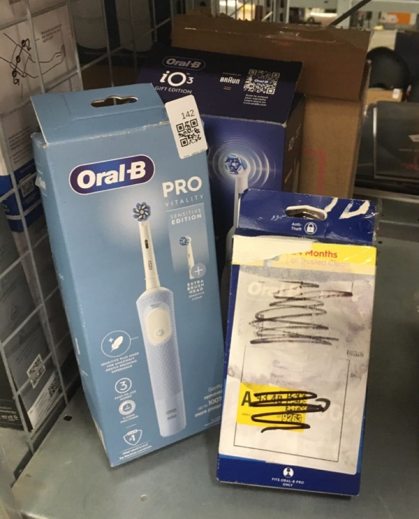 QUANTITY OF HEALTH & BEAUTY ITEMS TO INCLUDE ORAL-