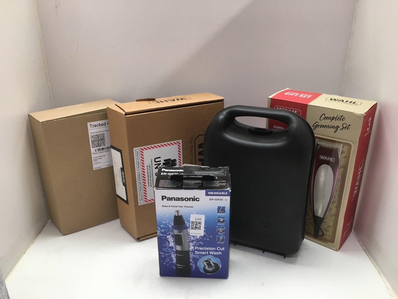 QUANTITY OF HEALTH & BEAUTY ITEMS TO INCLUDE WAHL 