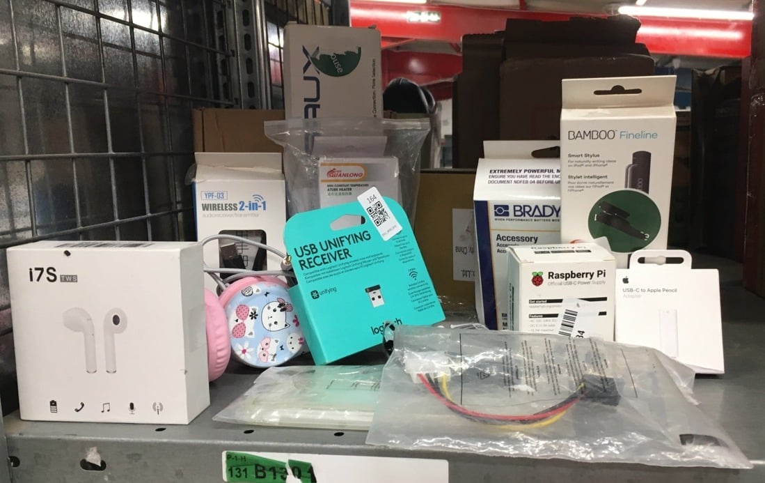 QUANTITY OF TECH & GAMING ITEMS TO INCLUDE LOGITEC