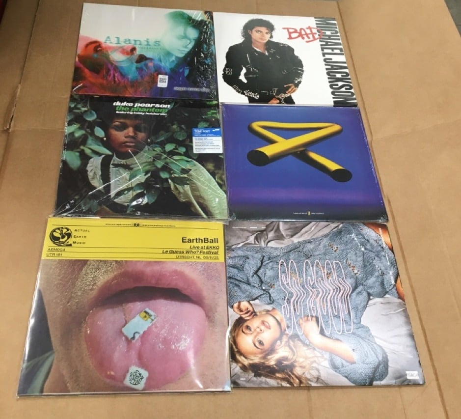QUANTITY OF VINYLS TO INCLUDE ALANIS MORISSETTE JA