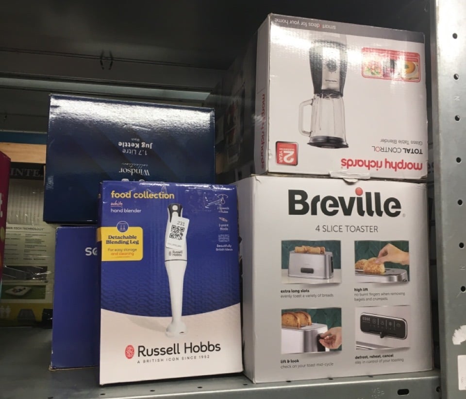 QUANTITY OF KITCHEN & APPLIANCES ITEMS TO INCLUDE 