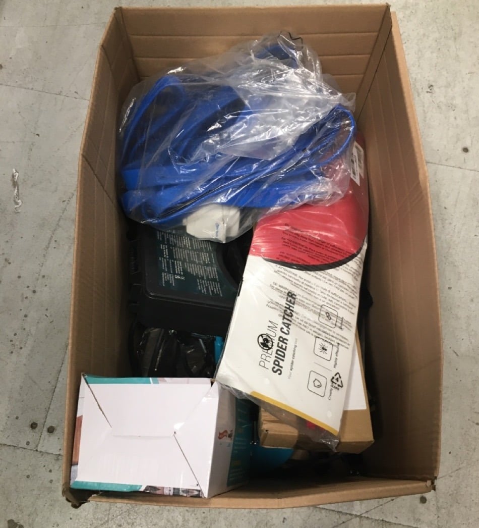 QUANTITY OF ITEMS TO INCLUDE HEAVY DUTY TENT PEGS: