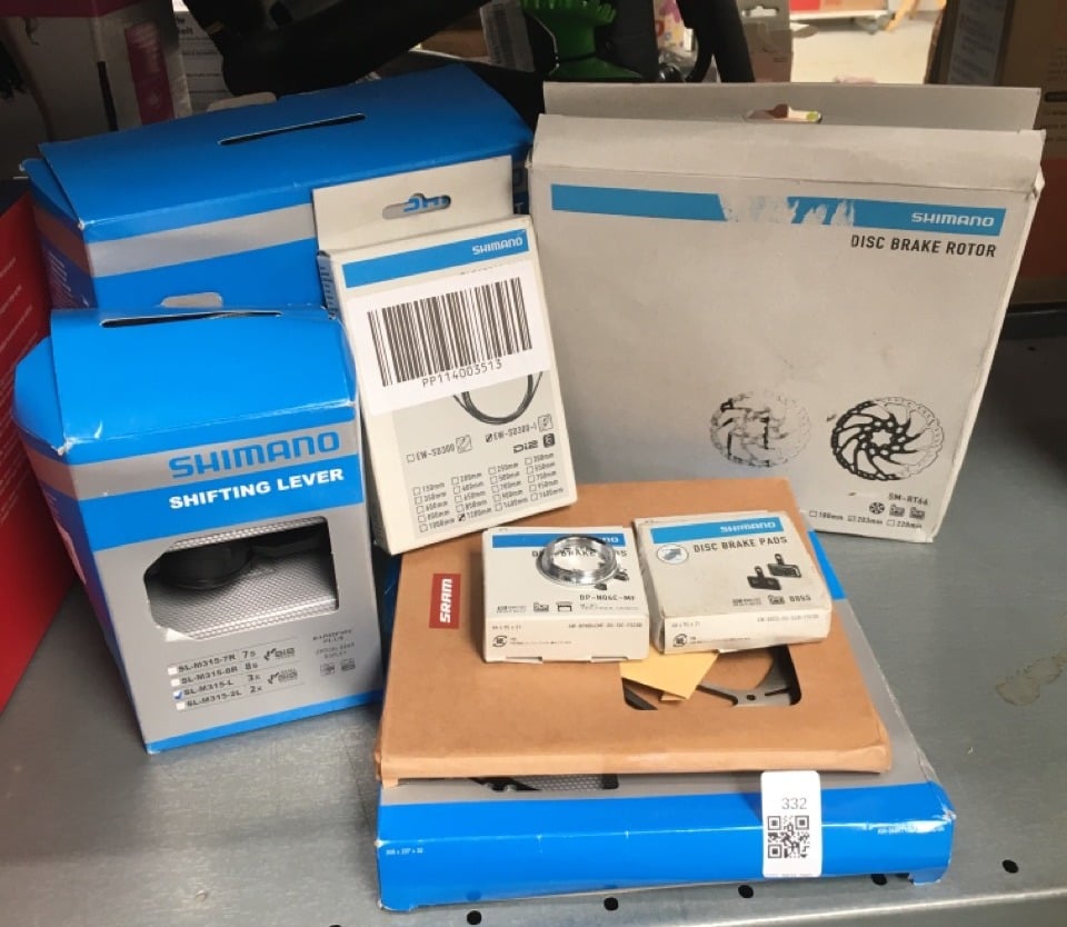 QUANTITY OF SPORTS & EXERCISE ITEMS TO INCLUDE SHI