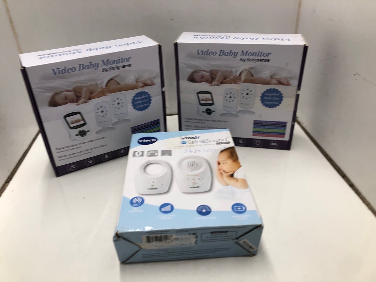 QUANTITY OF BABY & TODDLER ITEMS TO INCLUDE BABYSE