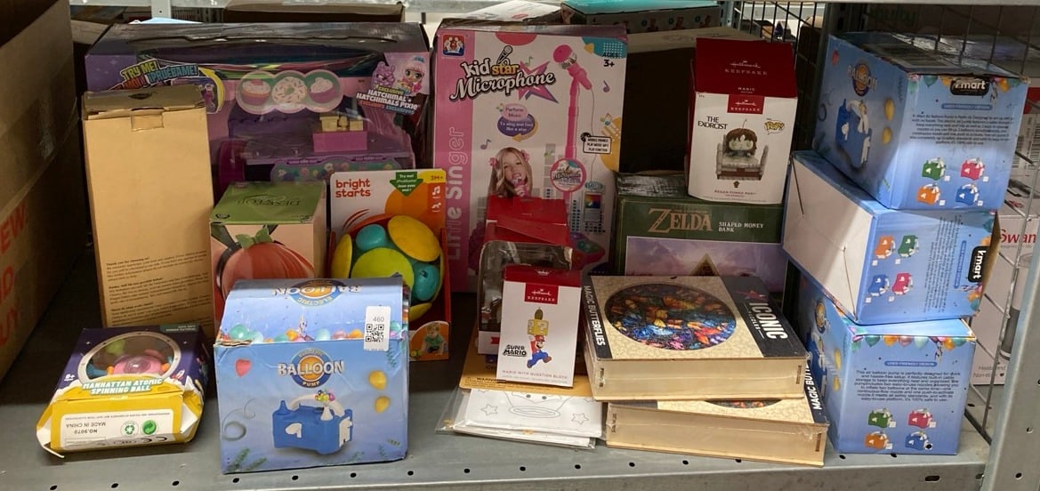 QUANTITY OF TOYS & GAMES ITEMS TO INCLUDE HALLMARK