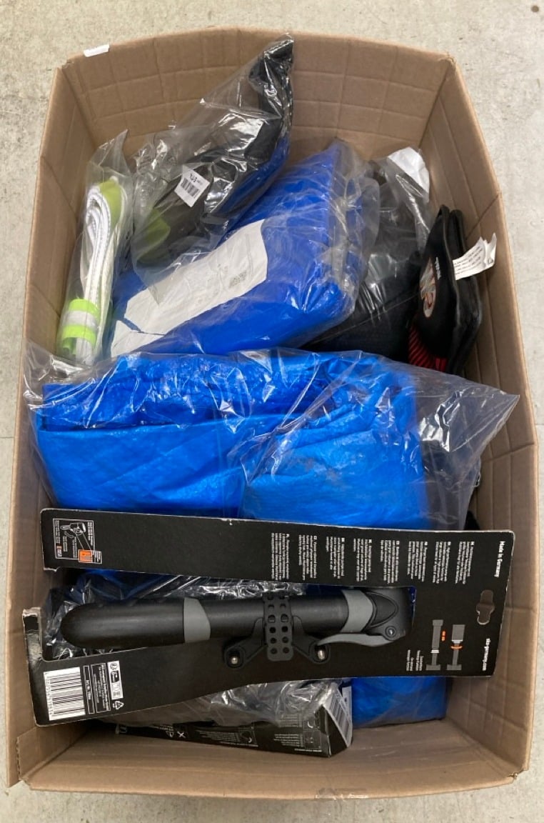QUANTITY OF SPORTS & EXERCISE ITEMS TO INCLUDE SKS