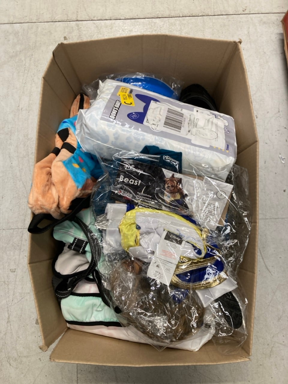 QUANTITY OF PET PRODUCTS ITEMS TO INCLUDE RUBIE'S 