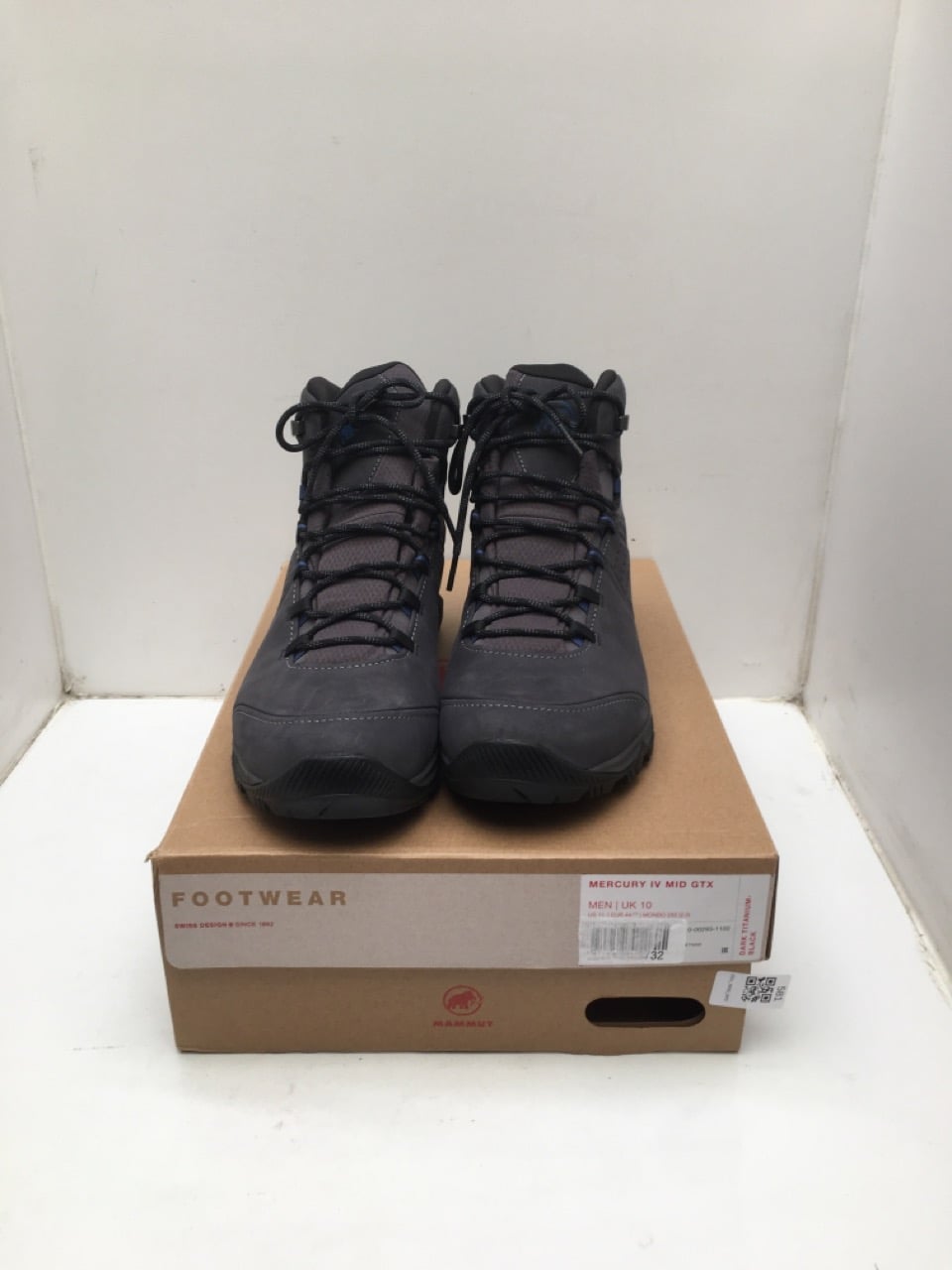 MAMMUT BOOTS SIZE 10: LOCATION - G RACK