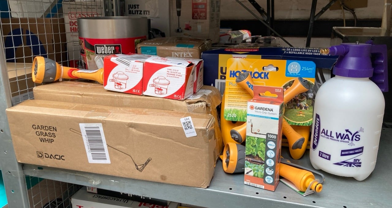QUANTITY OF OUTDOOR & GARDEN ITEMS TO INCLUDE GARD