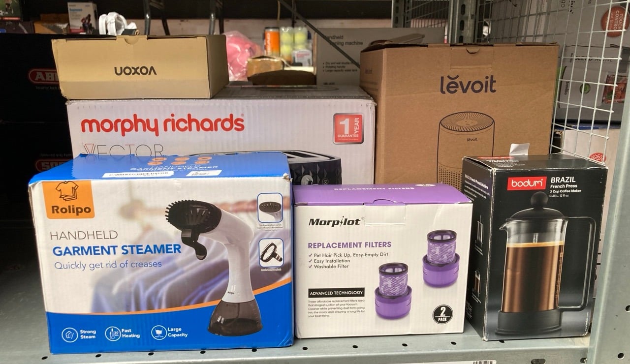 QUANTITY OF KITCHEN AND APPLIANCES TO INCLUDE BODU