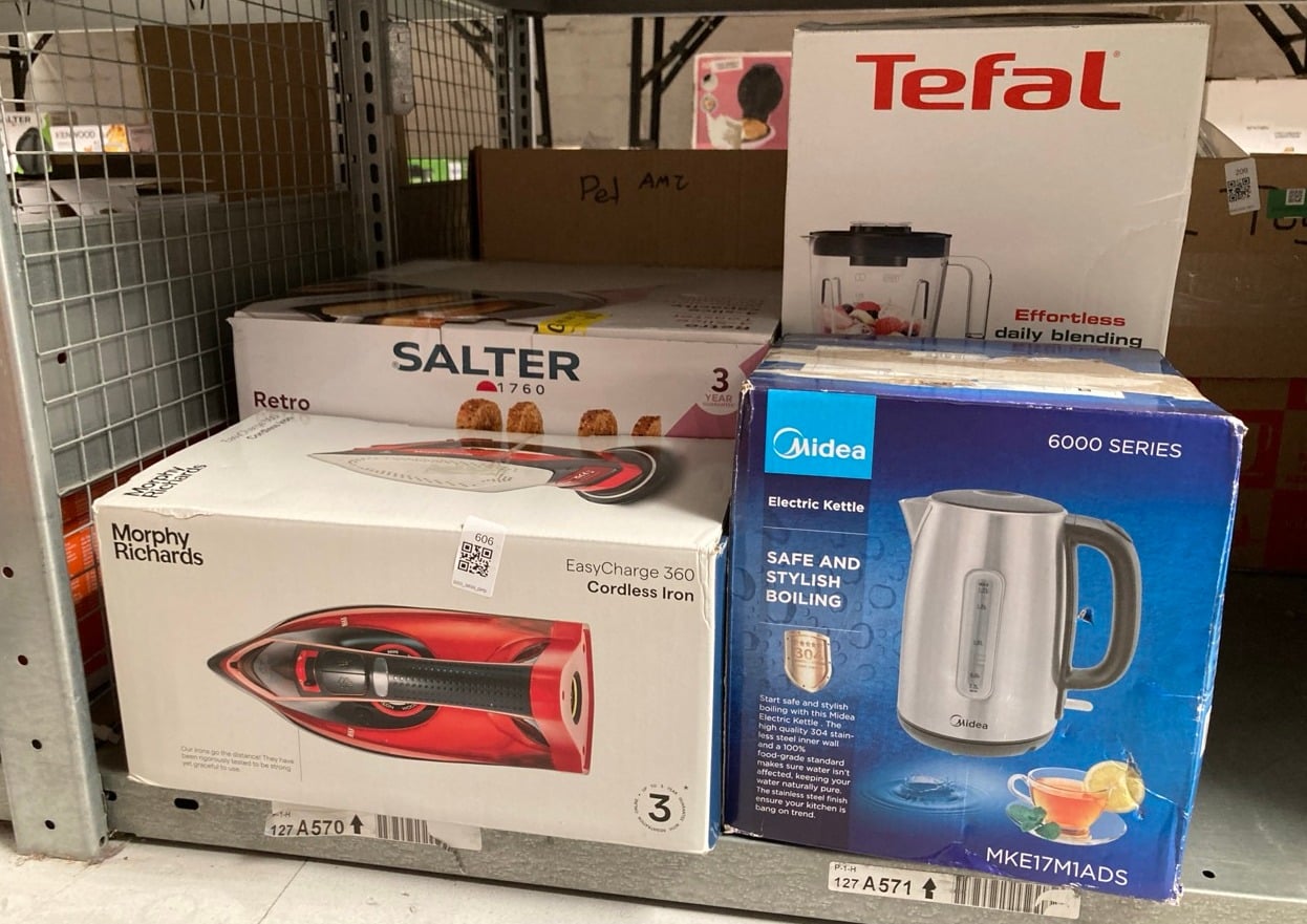 QUANTITY OF KITCHEN & APPLIANCES ITEMS TO INCLUDE 