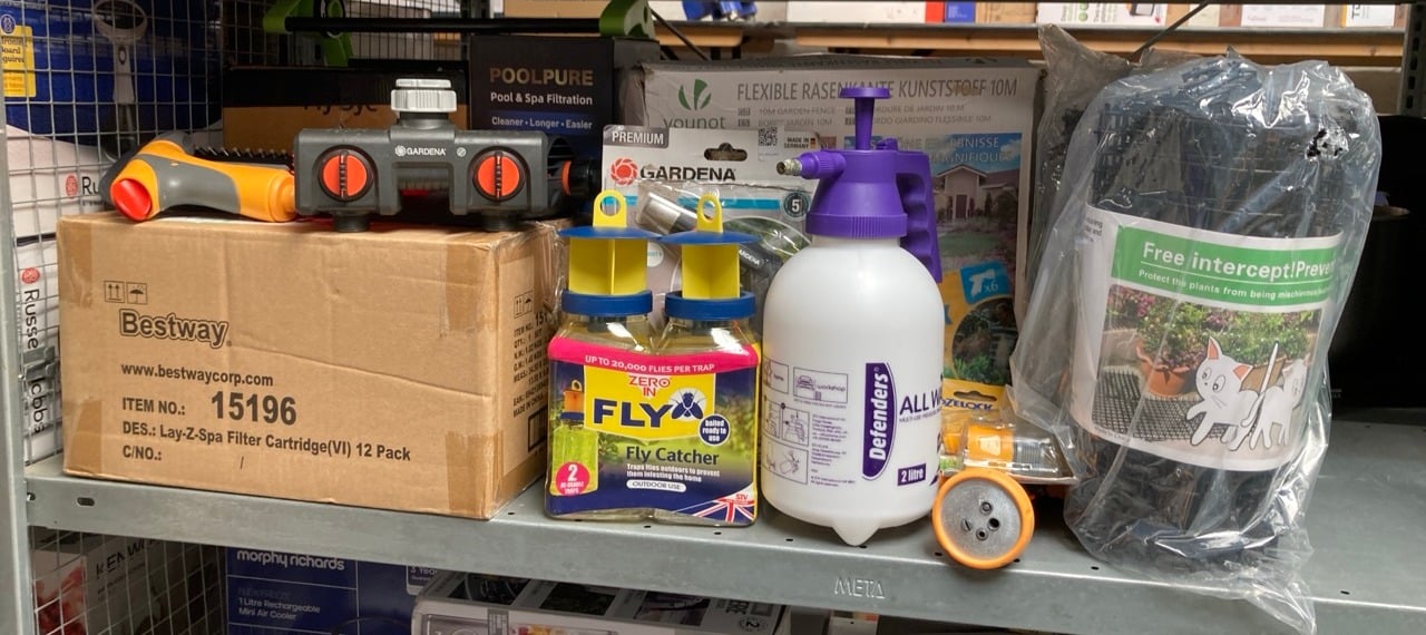 QUANTITY OF OUTDOOR & GARDEN ITEMS TO INCLUDE GARD