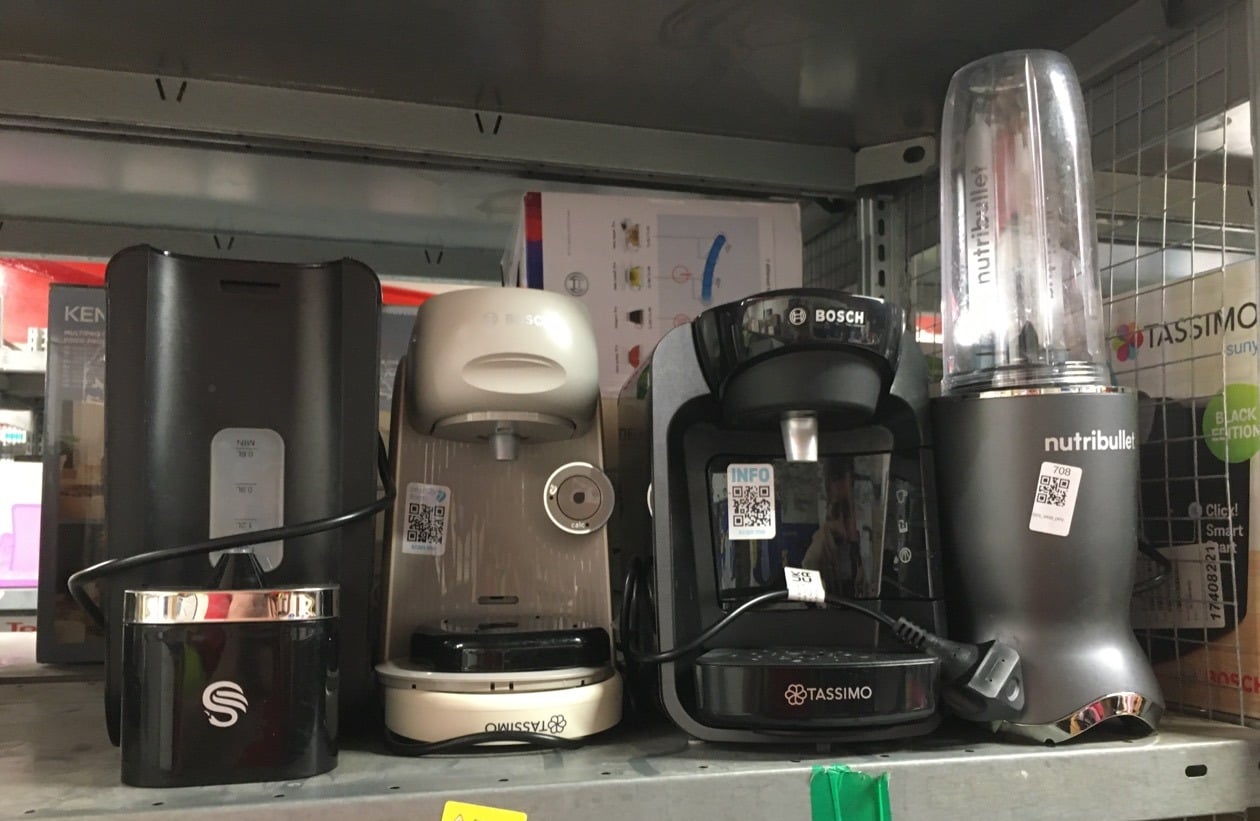 QUANTITY OF KITCHEN AND APPLIANCES TO INCLUDE NUTR