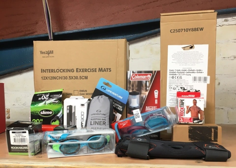 QUANTITY OF SPORTS & EXERCISE ITEMS TO INCLUDE KOO